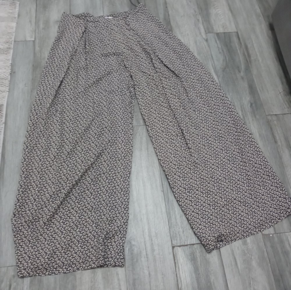 Alya Black w Beige Ditsy Floral wide leg Paperbag Flutter pant Side zip Medium
